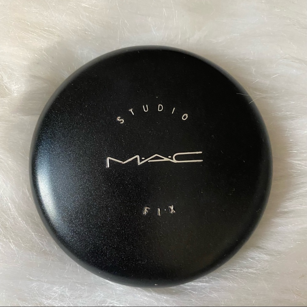 MAC Studio Fix Powder Plus Foundation NC25